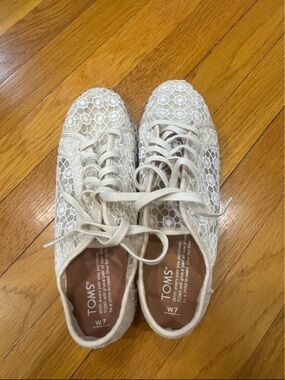 TOMS Women’s Lace-Up Sneakers in Ivory/Cream